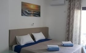 P.L Hermes Studios&Apartments